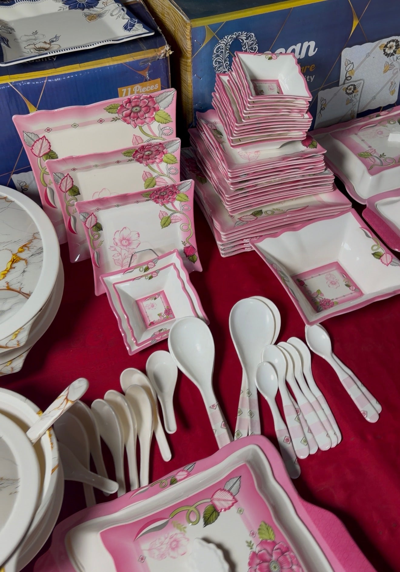 72 Piece Complete Melamine dinnerset 8 Person Serving