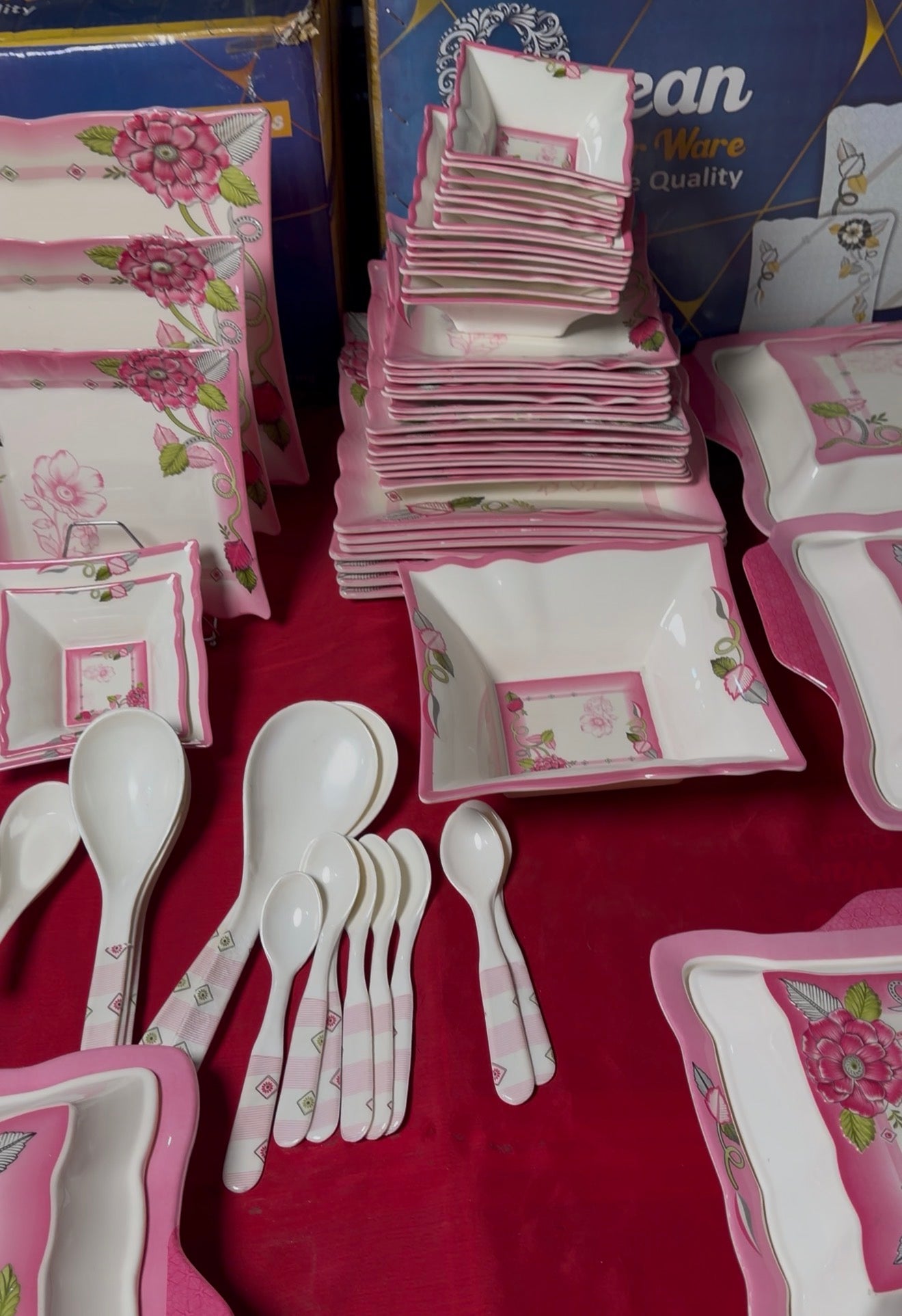 72 Piece Complete Melamine dinnerset 8 Person Serving