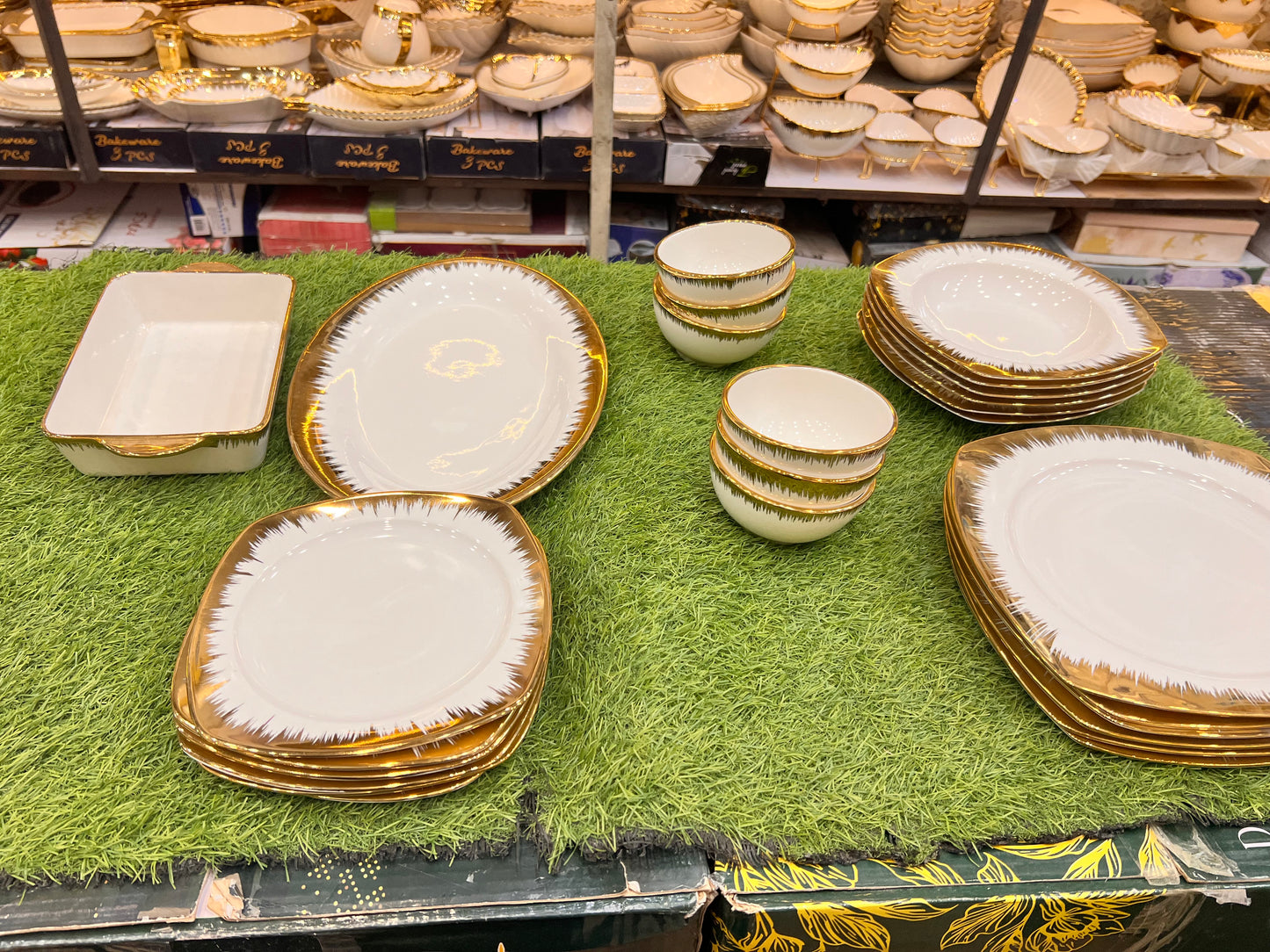 Golden texture square dinnerset 26 piece 6 piece serving.