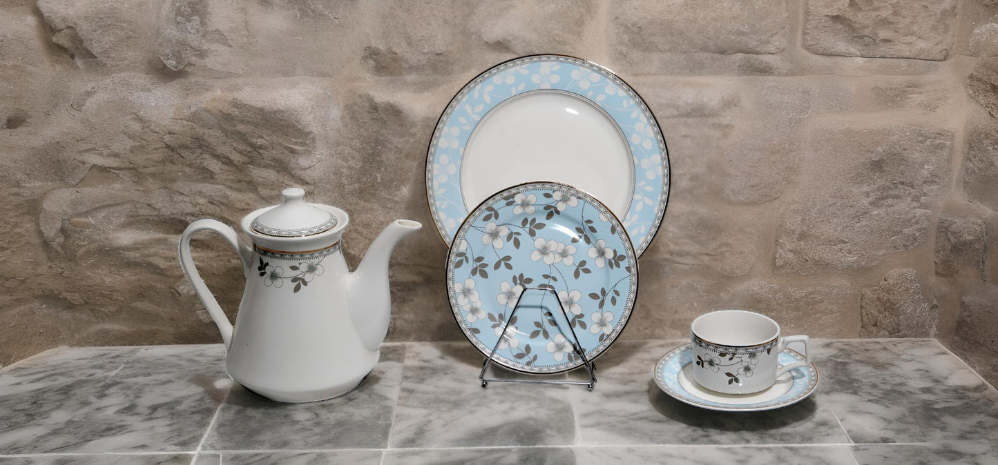 Beautiful Blue colour 24 pieces tea set